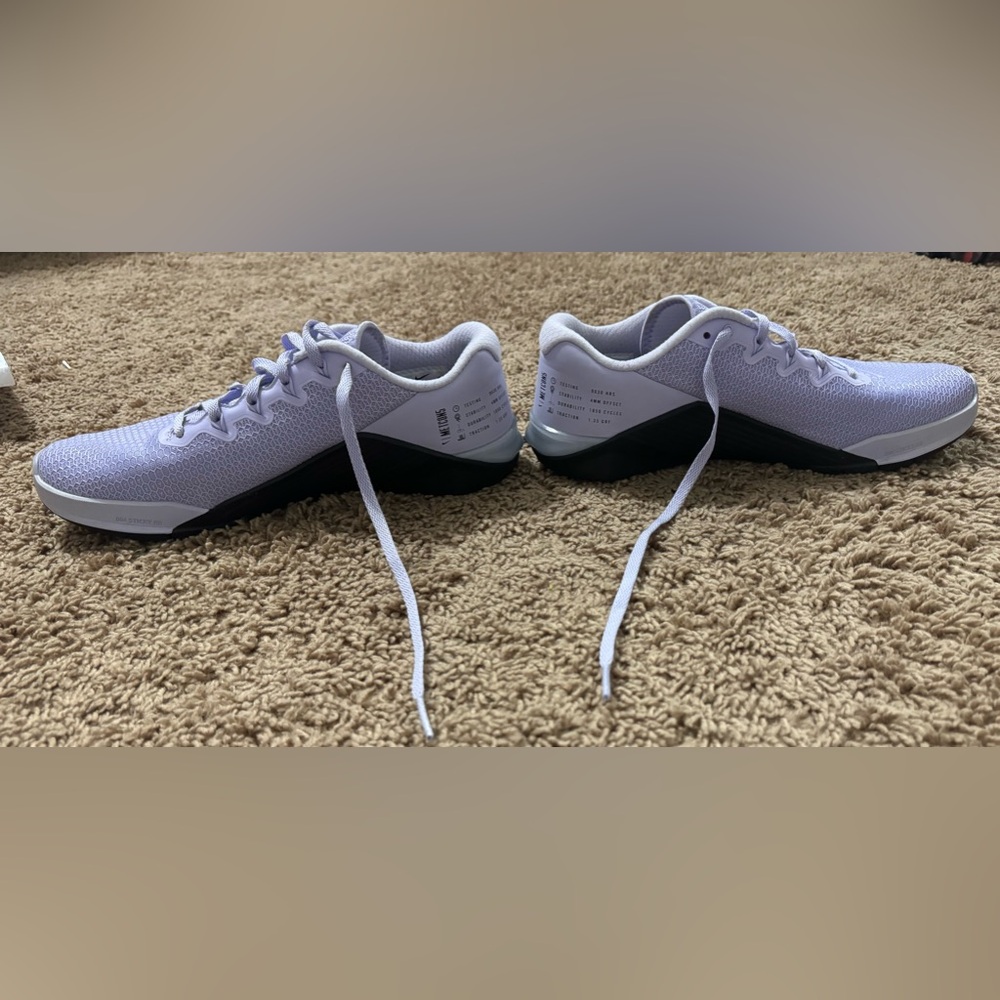 Nike Metacon 5’s Lilac Purple Athletic Shoes (Women’s Size 8)